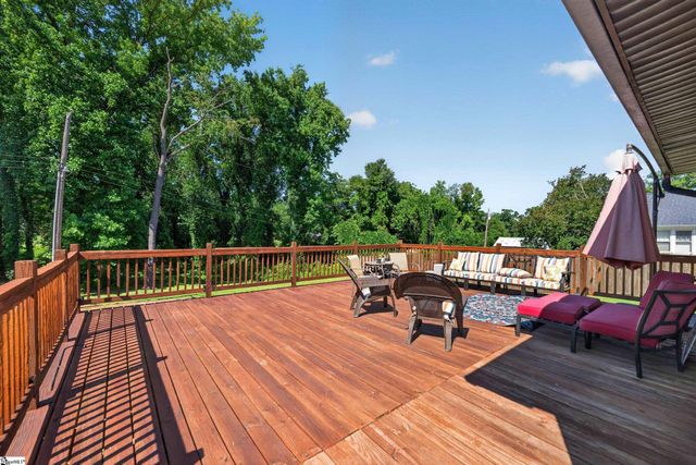 135 W Church Street, Cowpens, SC 29330
