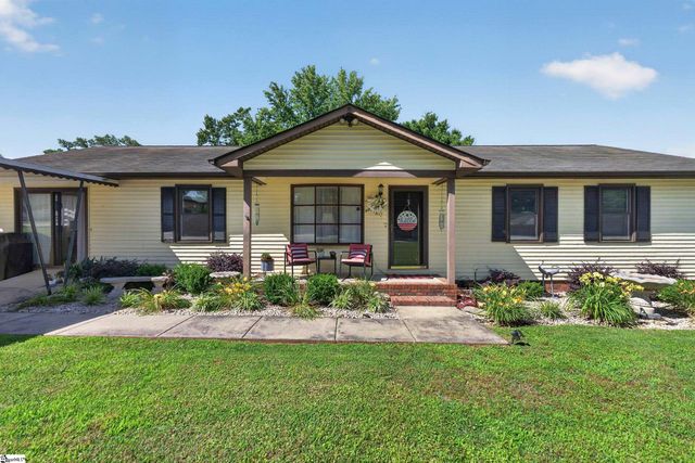 135 W Church Street, Cowpens, SC 29330