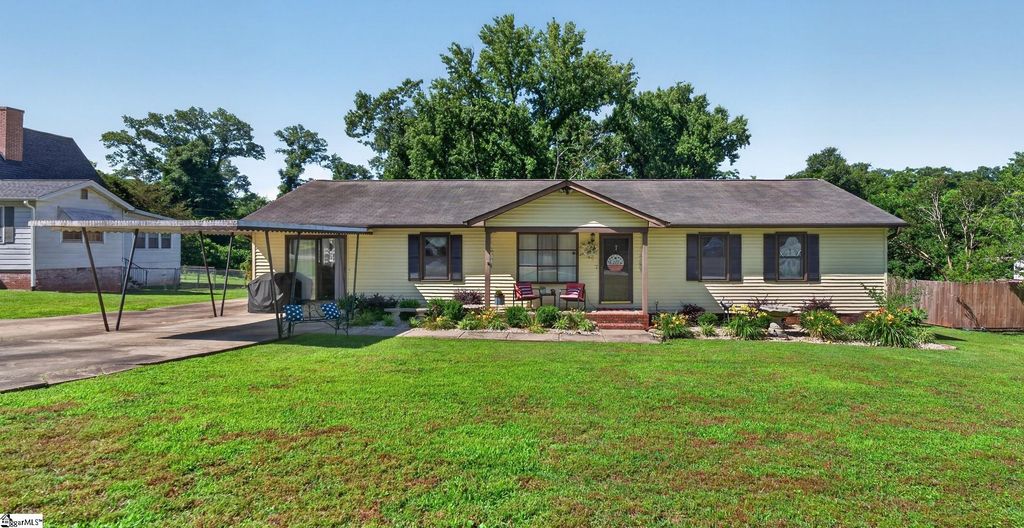 135 W Church Street, Cowpens, SC 29330