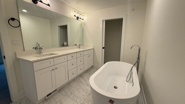 417 W Pierce Road, Itasca, IL 60143