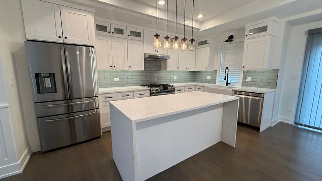 417 W Pierce Road, Itasca, IL 60143