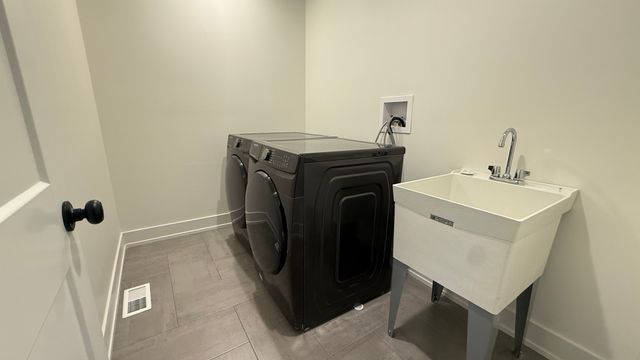 417 W Pierce Road, Itasca, IL 60143