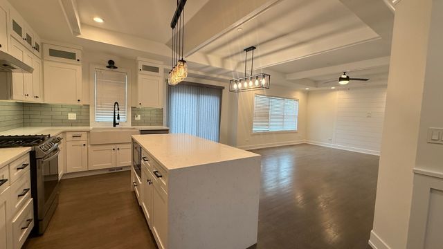 417 W Pierce Road, Itasca, IL 60143