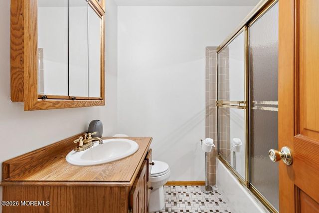 18 Rachele Court, Matawan, NJ 07747