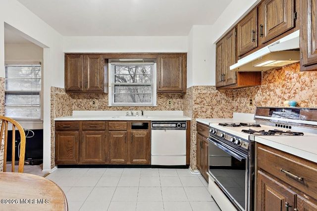 18 Rachele Court, Matawan, NJ 07747