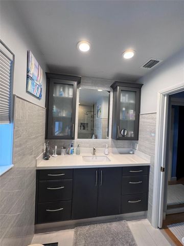 2160 NE 44th Court, Lighthouse Point, FL 33064