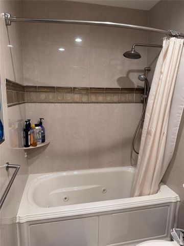 2160 NE 44th Court, Lighthouse Point, FL 33064