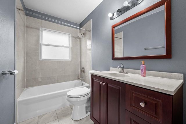 W126N7009 Highland DRIVE, Menomonee Falls, WI 53051