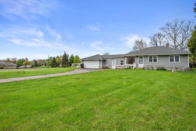 W126N7009 Highland DRIVE, Menomonee Falls, WI 53051