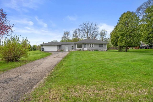 W126N7009 Highland DRIVE, Menomonee Falls, WI 53051