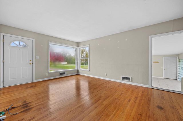 W126N7009 Highland DRIVE, Menomonee Falls, WI 53051