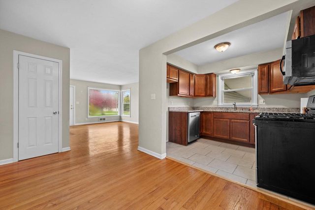 W126N7009 Highland DRIVE, Menomonee Falls, WI 53051