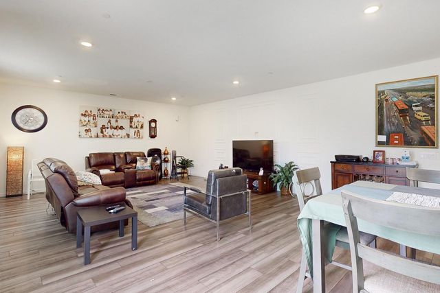 2075 Haskins Way, Plumas Lake, CA 95961