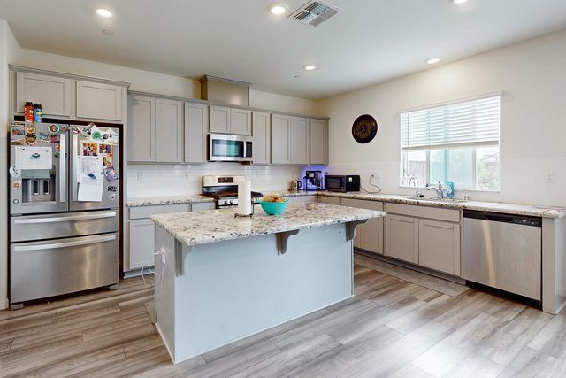 2075 Haskins Way, Plumas Lake, CA 95961
