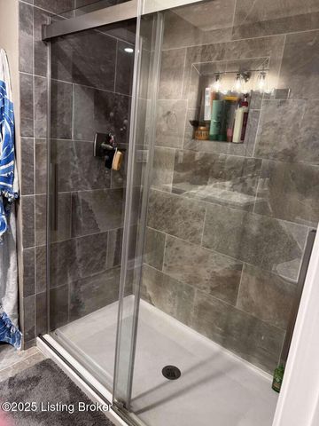 8804 Thompson Ln, Louisville, KY 40258