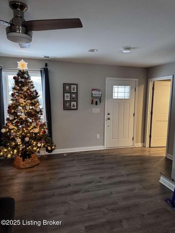 8804 Thompson Ln, Louisville, KY 40258