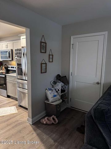 8804 Thompson Ln, Louisville, KY 40258