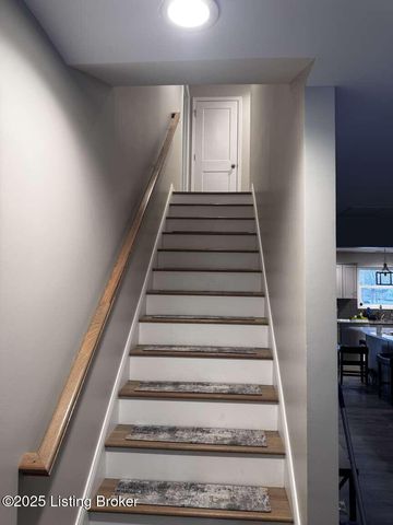 8804 Thompson Ln, Louisville, KY 40258