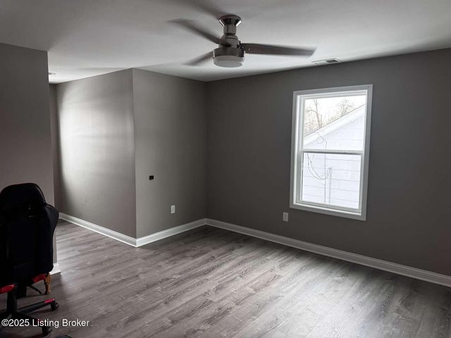 8804 Thompson Ln, Louisville, KY 40258