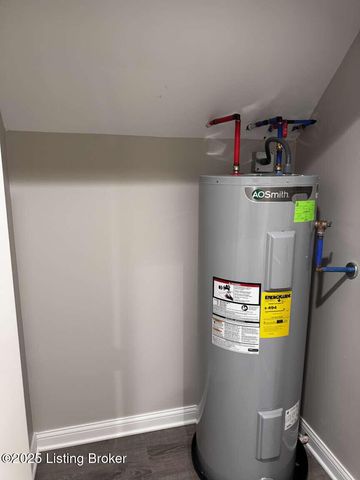 8804 Thompson Ln, Louisville, KY 40258