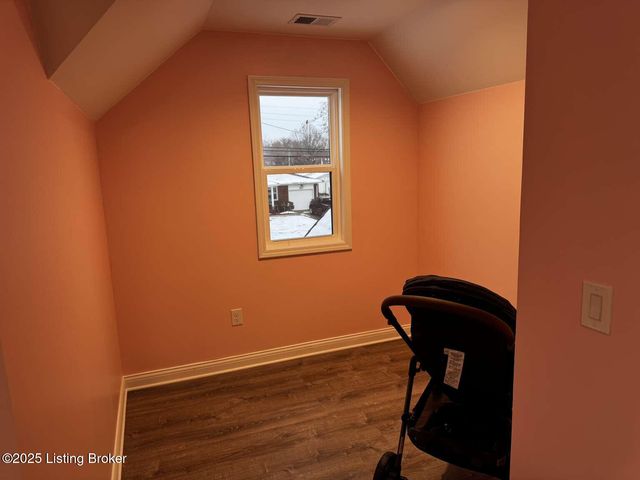 8804 Thompson Ln, Louisville, KY 40258