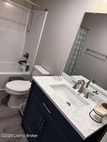 8804 Thompson Ln, Louisville, KY 40258