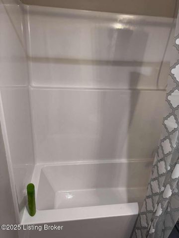 8804 Thompson Ln, Louisville, KY 40258