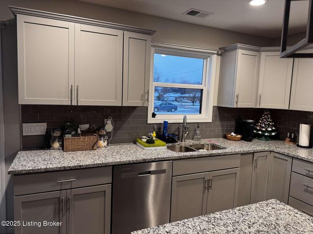 8804 Thompson Ln, Louisville, KY 40258