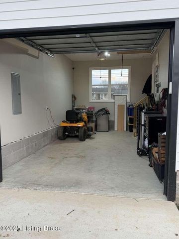 8804 Thompson Ln, Louisville, KY 40258