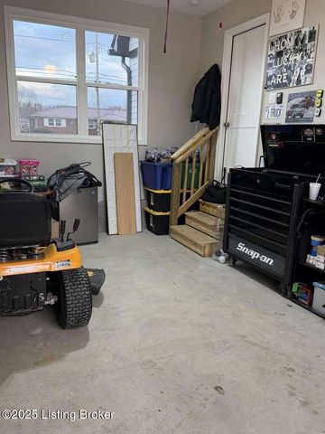 8804 Thompson Ln, Louisville, KY 40258