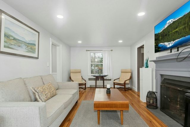 94 Spruce St, Framingham, MA 01701