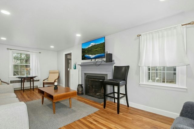 94 Spruce St, Framingham, MA 01701