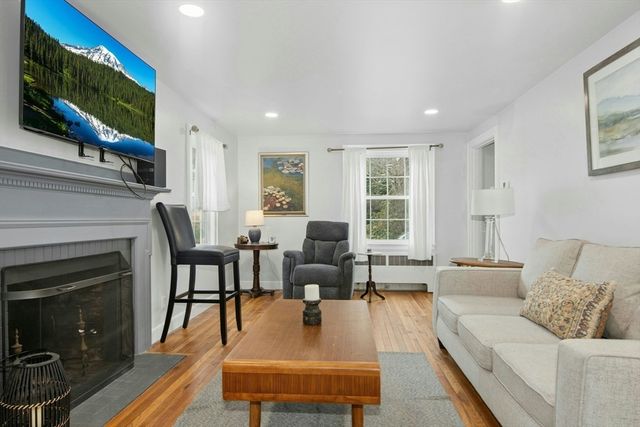 94 Spruce St, Framingham, MA 01701