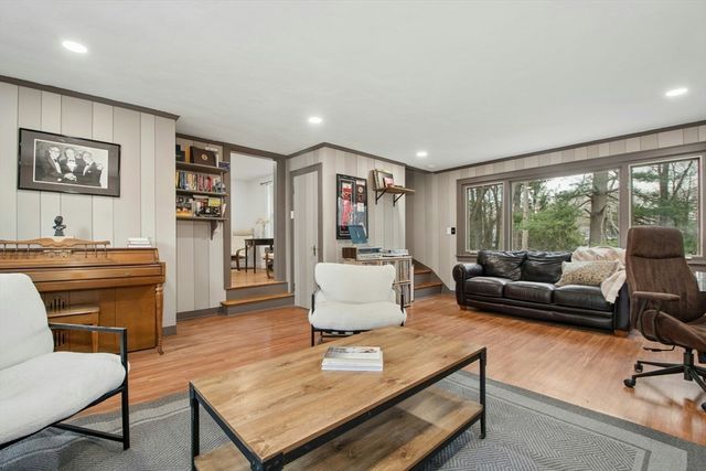 94 Spruce St, Framingham, MA 01701