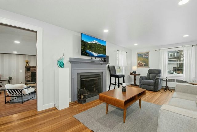 94 Spruce St, Framingham, MA 01701