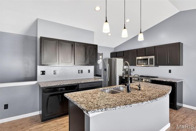 101 Kensington Palace Drive, Troy, MO 63379