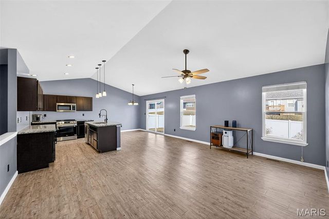 101 Kensington Palace Drive, Troy, MO 63379