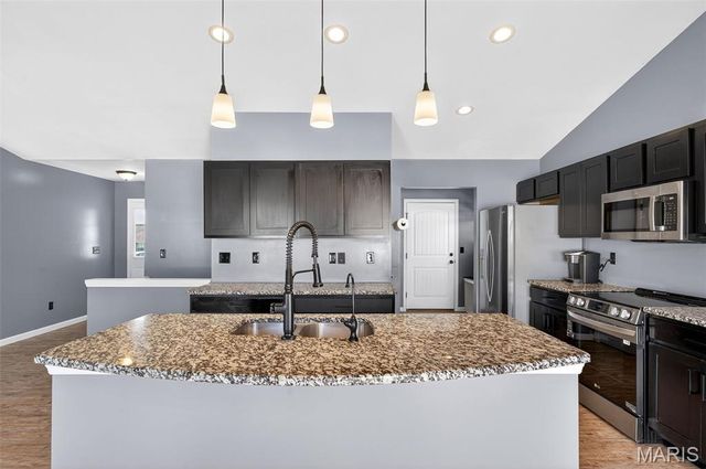 101 Kensington Palace Drive, Troy, MO 63379