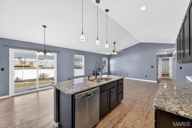 101 Kensington Palace Drive, Troy, MO 63379