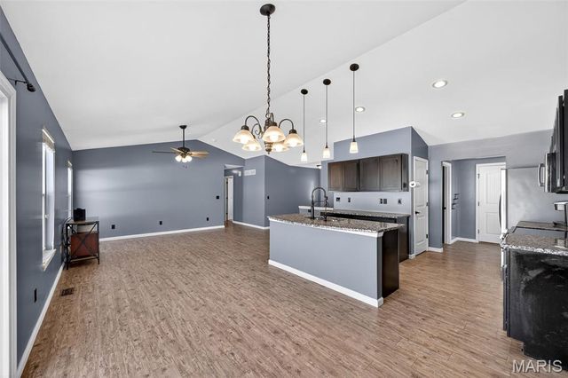 101 Kensington Palace Drive, Troy, MO 63379