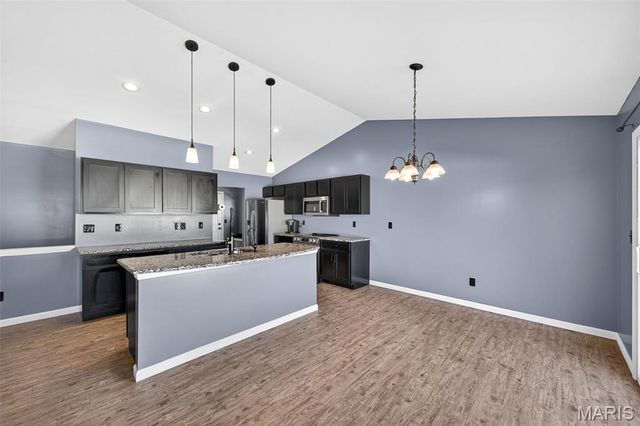 101 Kensington Palace Drive, Troy, MO 63379