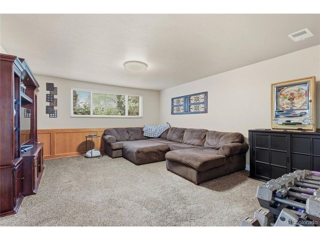 64 Baylor Dr, Longmont, CO 80503