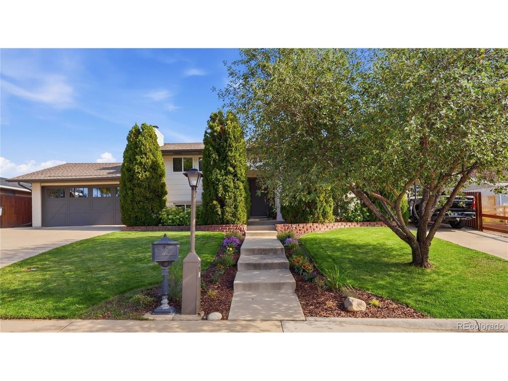 64 Baylor Dr, Longmont, CO 80503