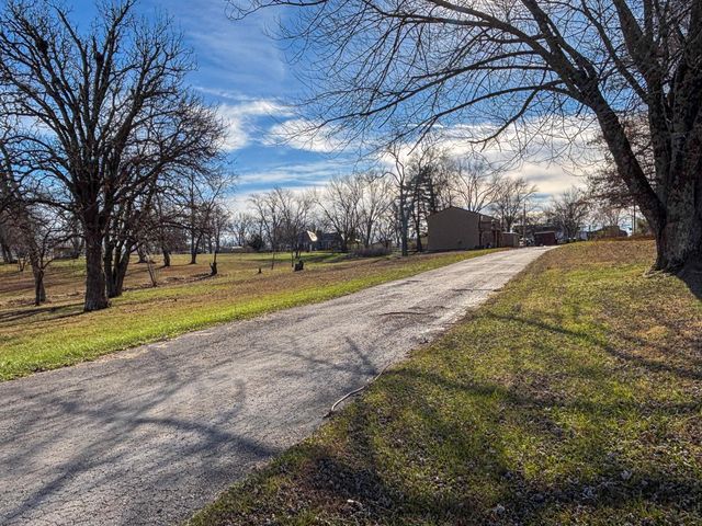 1000 W 3rd Street, Mountain Grove, MO 65711