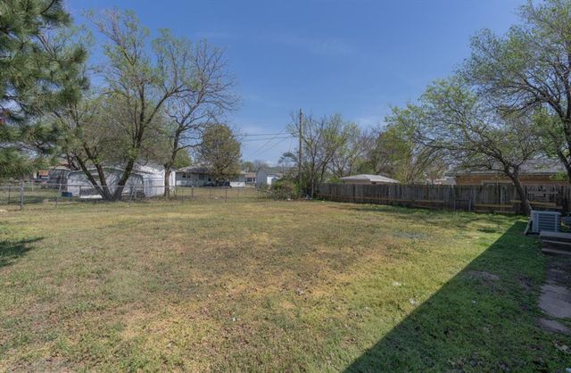 1202 Mark Street, Shawnee, OK 74801