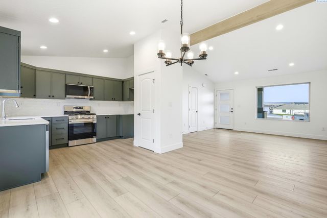 6448 W 29th Ct, Kennewick, WA 99338