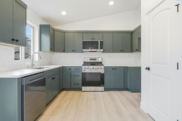 6448 W 29th Ct, Kennewick, WA 99338