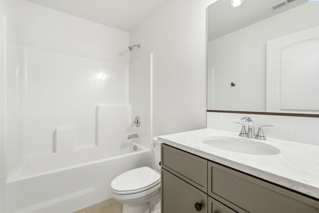 6448 W 29th Ct, Kennewick, WA 99338