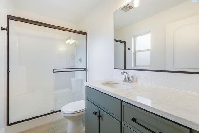 6448 W 29th Ct, Kennewick, WA 99338