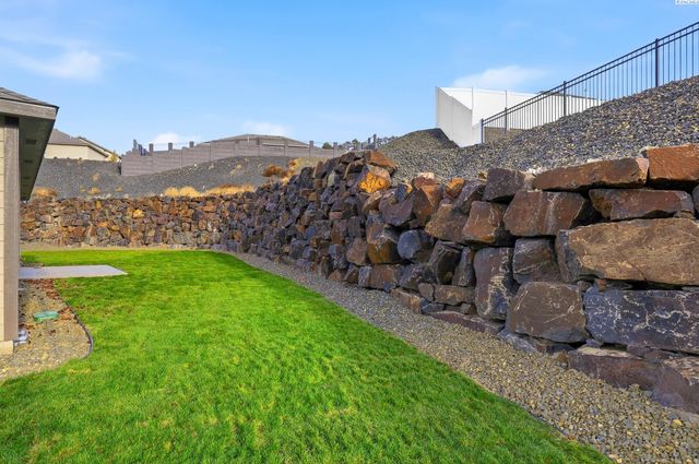 6448 W 29th Ct, Kennewick, WA 99338